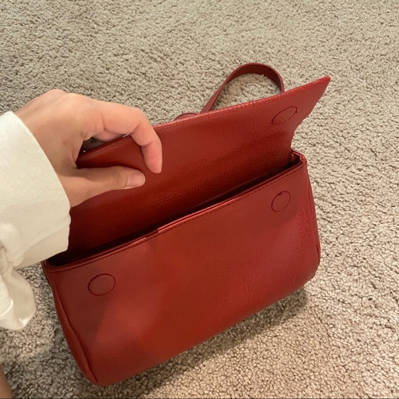 Matt & Nat blinkin red crossbody bag - Picture 5 of 6